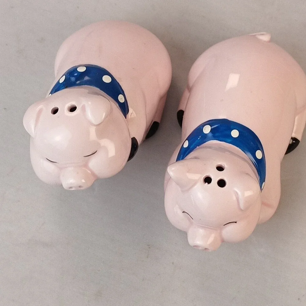 Vintage Adorable Fits Together Pink Pigs Ceramic Salt & Pepper Shakers